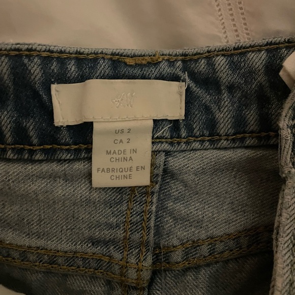 H&M mini denim shorts - Picture 2 of 2
